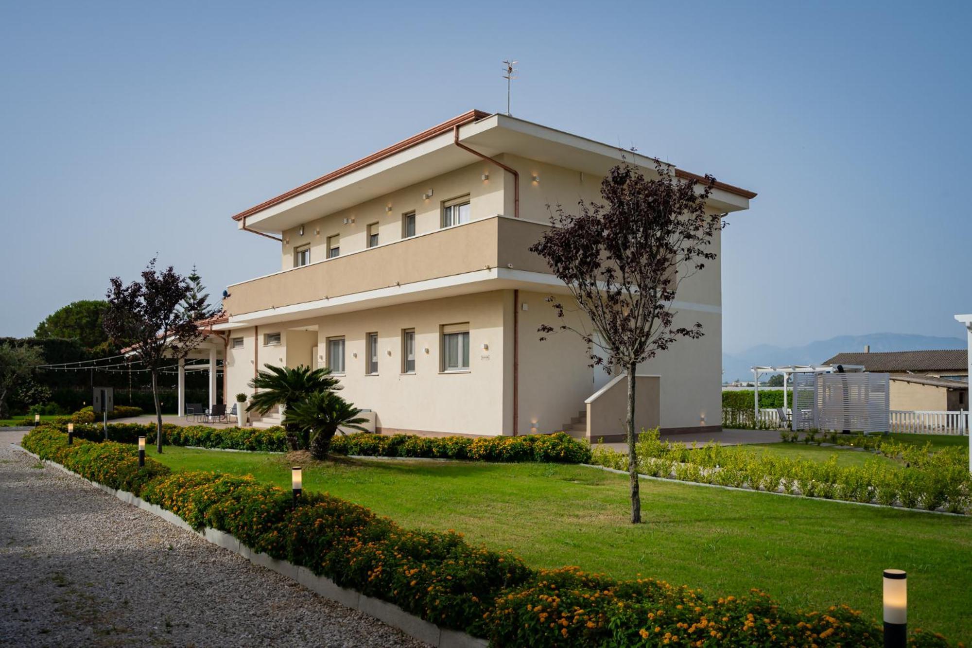 Villa Zefiro Suites & Events Battipaglia Exterior photo